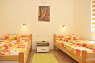 Гостевой дом Apartments & Rooms Bojic Колашин Стандартный трехместный номер-6